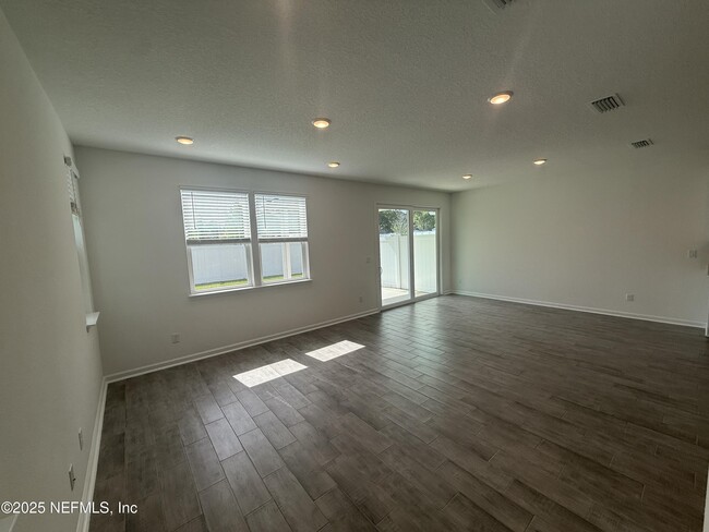Building Photo - 6850 Rhapsody Rd