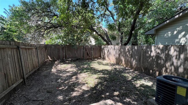 Building Photo - 9615 Dalewood Dr