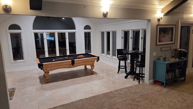 Building Photo - 9500 Fox Valley Dr