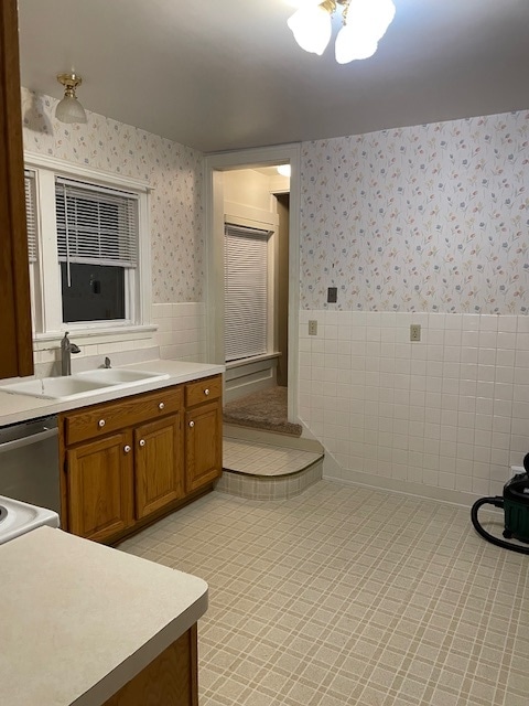 Building Photo - 514 School St