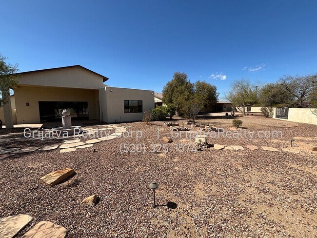 Building Photo - Huge Retreat Style Property for Rent in Central Tucson (Ft Lowell/Campbell)