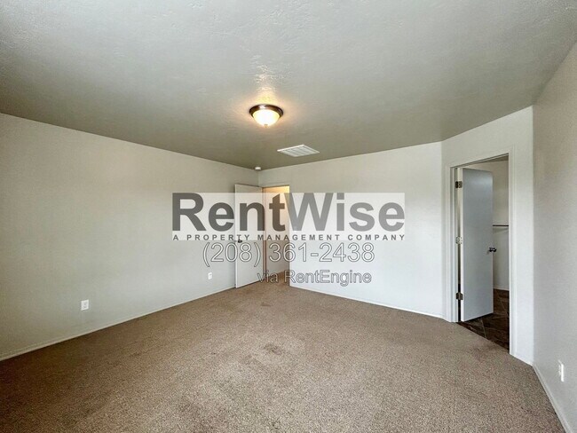 Building Photo - 119 E Walcott Lake Dr
