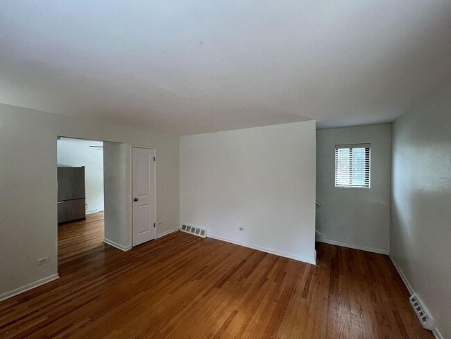 Building Photo - 5440 S Kimbark Ave