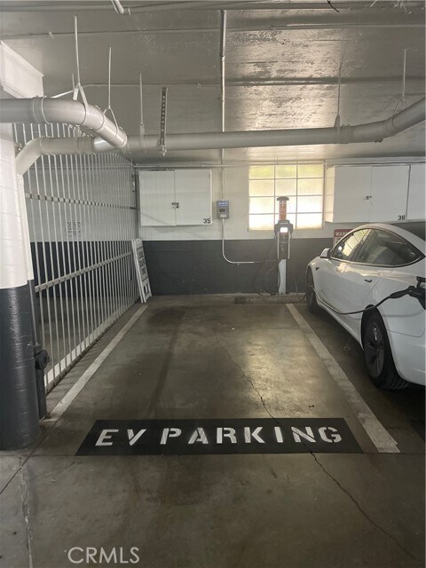 Building Photo - 750 Kings Rd