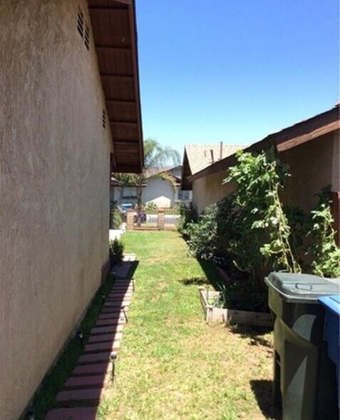 Building Photo - 2927 Cardamon St