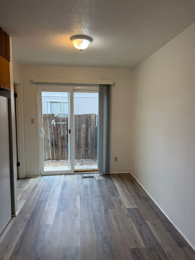 Building Photo - 459 Topaz Dr