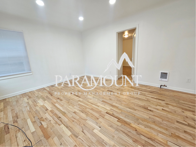 Building Photo - Recently Updated 1-Bedroom Unit in Bremerton. Landscaping Included!