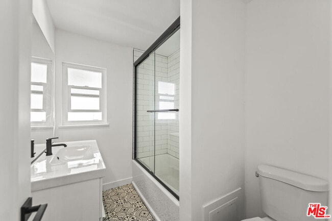 Building Photo - 934 2nd St