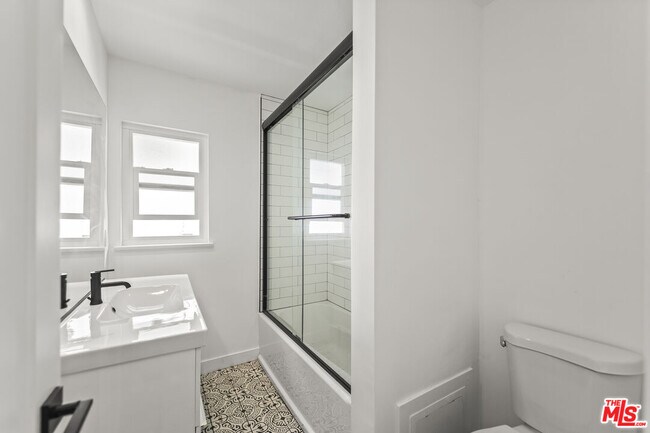 Building Photo - 943 2nd St