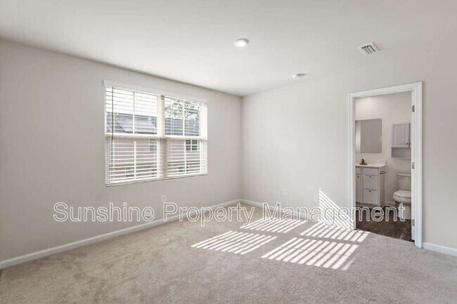 Building Photo - 118 Manilla Cir