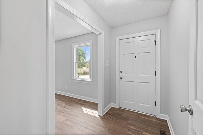 Building Photo - 315 Holland Hill Dr