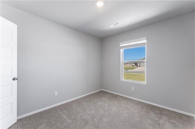 Primary Photo - 2111 E Annette Dr