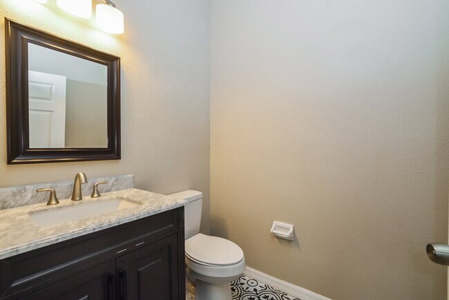 Building Photo - 241 Bluff Pass Dr