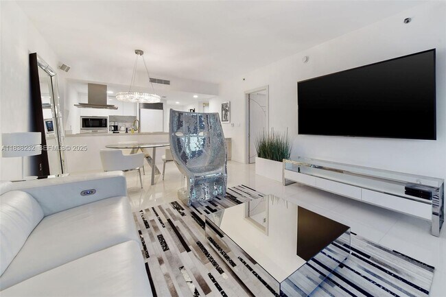 Building Photo - 495 Brickell Ave