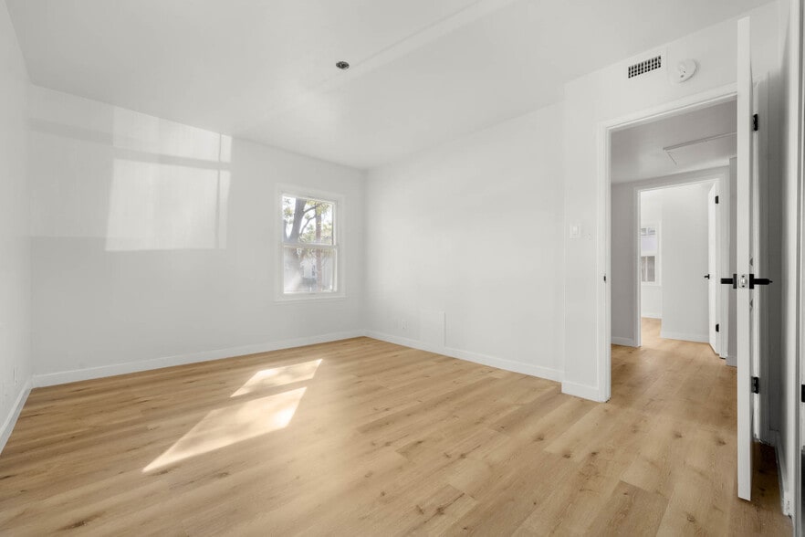 Building Photo - 8734 Belford Ave