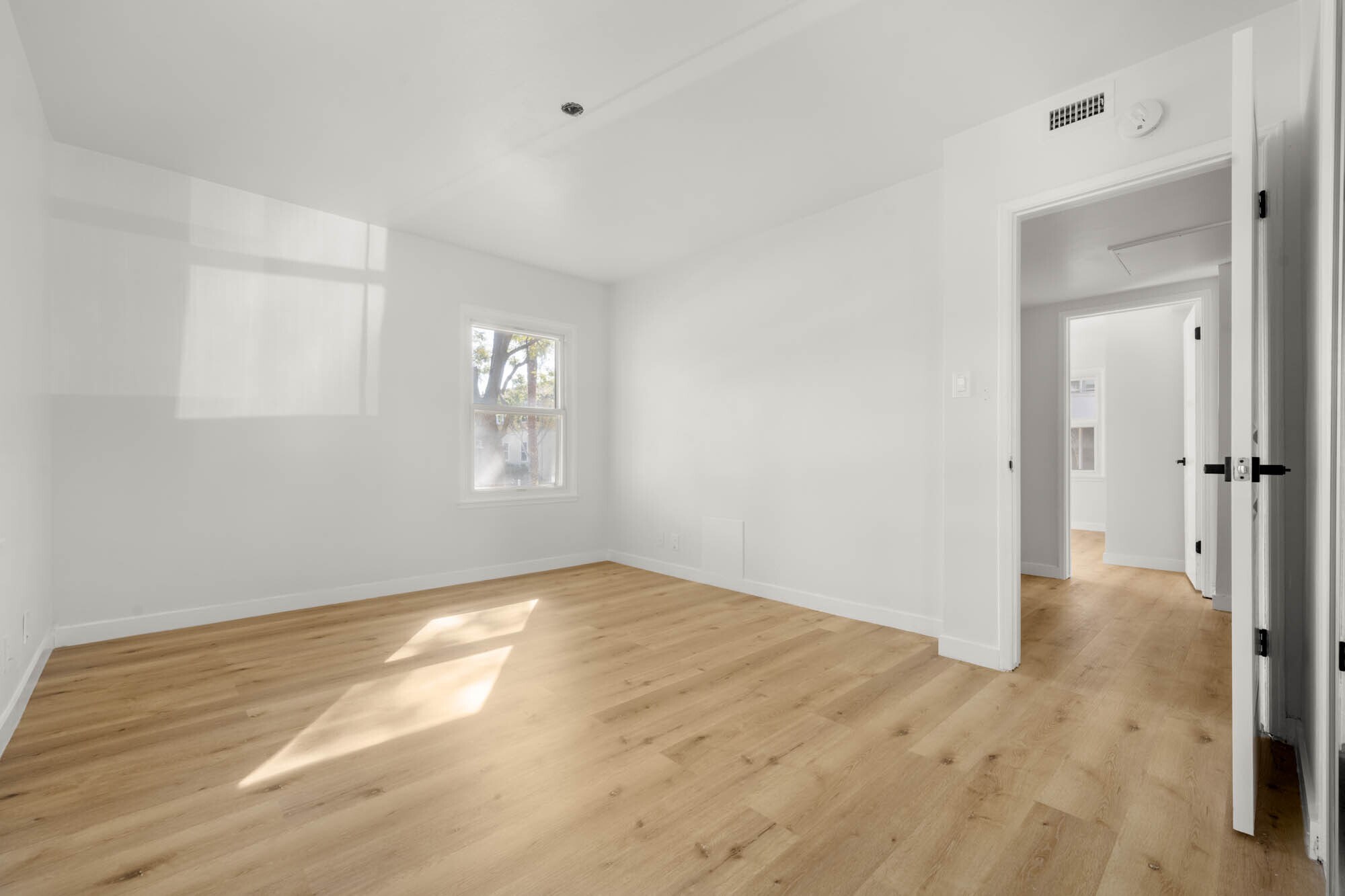 Building Photo - 8800.5 Belford Ave