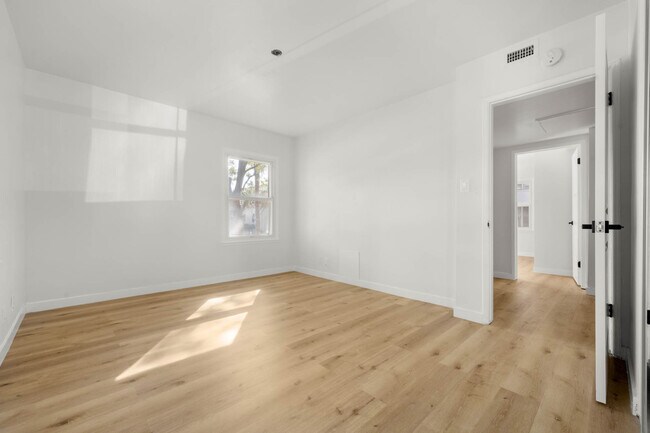 Building Photo - 8746 Belford Ave