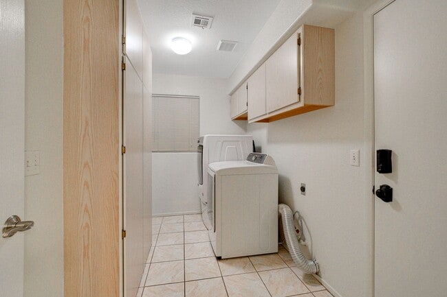 Building Photo - 8621 Sierra Cima Ln