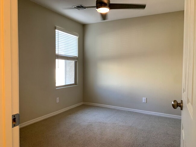 Building Photo - 4 BEDROOM PLUS LOFT, BUILT IN BBQ WITH COMMUNITY POOL