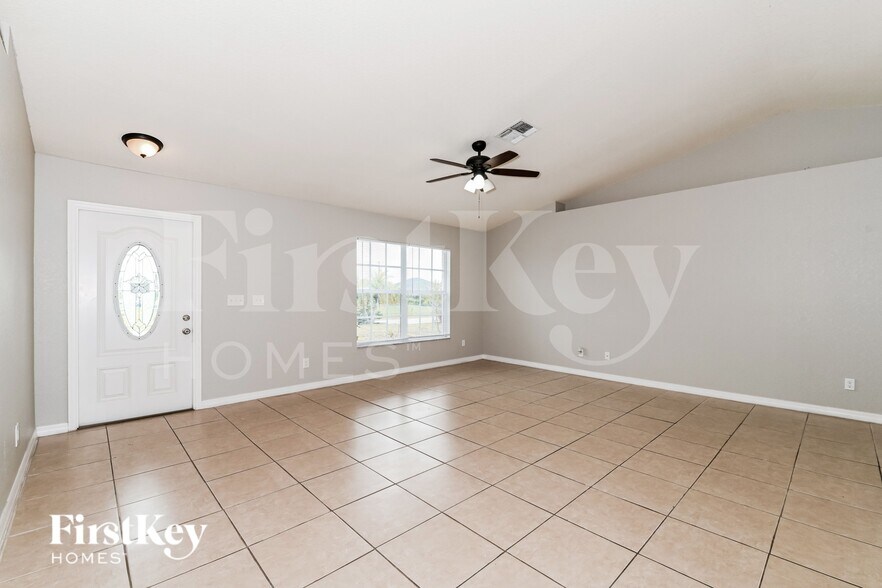 Building Photo - 1412 NW 12th Pl