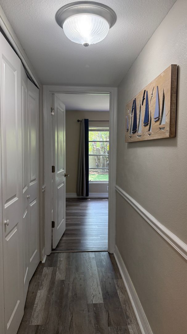 Building Photo - Charming 2/2 Seasonal Rental in Sarasota – Minutes from the Beach! Private Courtyard Included!!