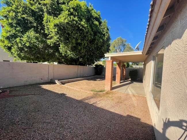 Building Photo - 837 E Glenmere Dr