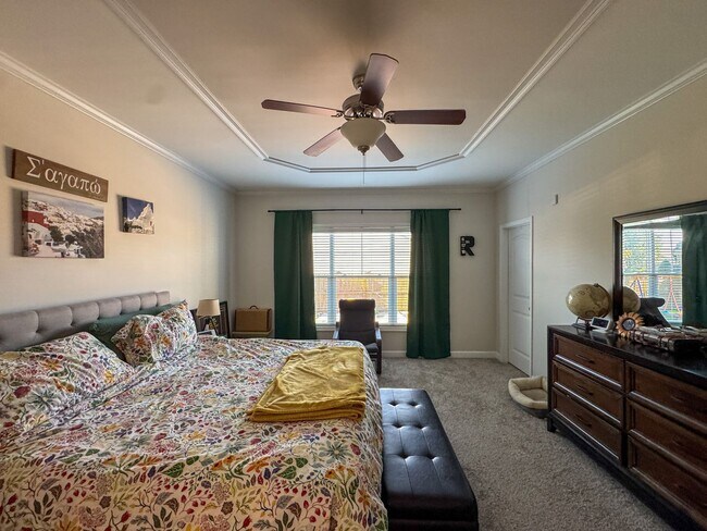 Building Photo - Well-Maintained 4 Bed 2.5 Bath Home with a Pool