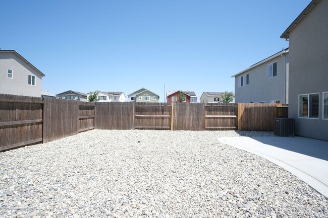 Building Photo - Beautiful Home in Manteca off of the 99, P...