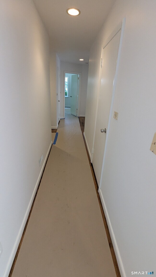 Building Photo - 1139 Brookside Dr