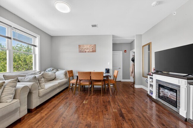 Building Photo - 1432 46th St