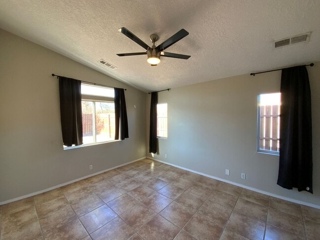 Building Photo - 2 Bedroom Single Story Home Available Near Hwy 550 NE & Paseo Del Volcan NE in Enchanted Hills Ri...