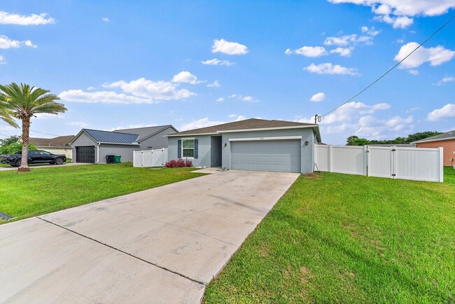 Building Photo - 1053 SW Coleman Ave