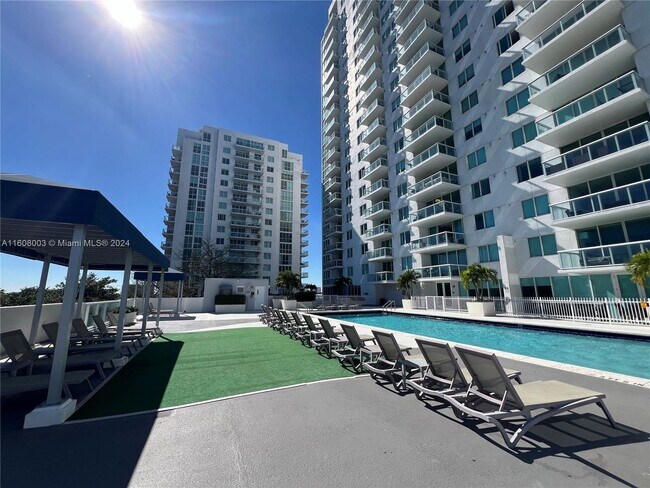 Building Photo - 2 Bed / 2 Bath | Terrazas Riverpark Village #804 – Miami
