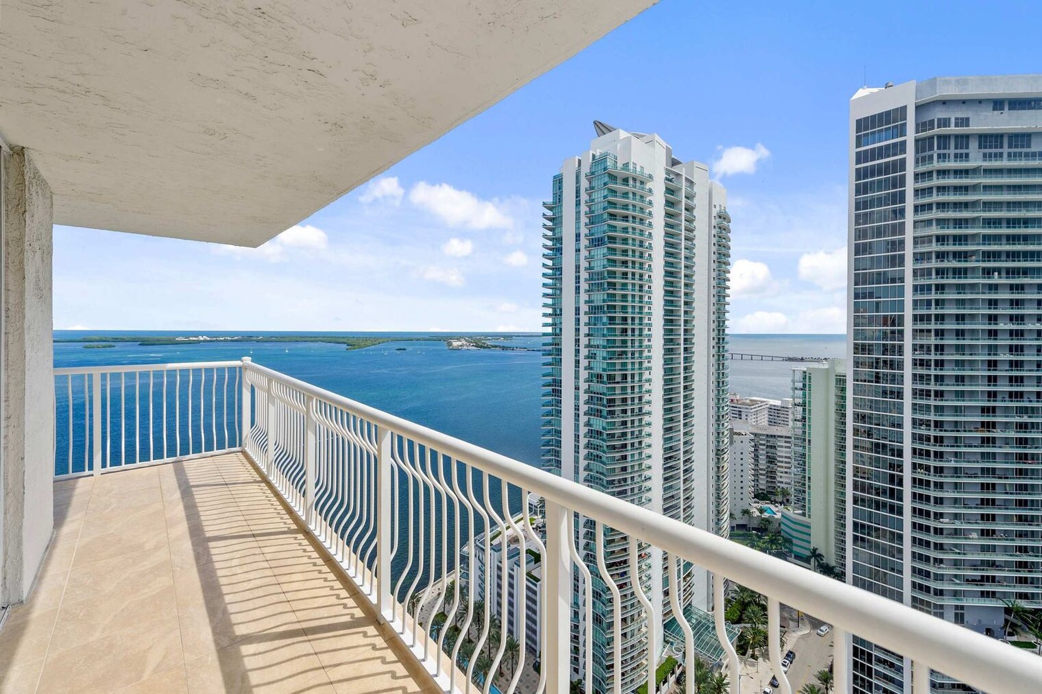 Building Photo - 1200 Brickell Bay Dr