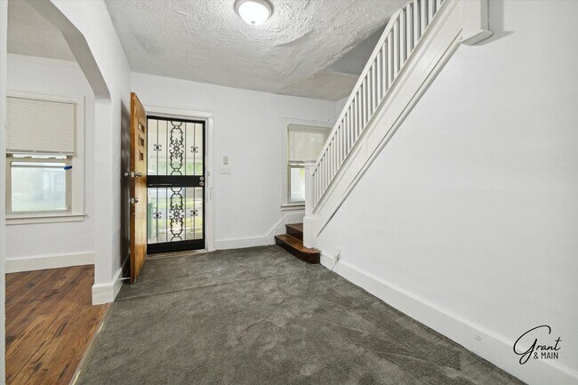 Building Photo - $1200/month bungalow