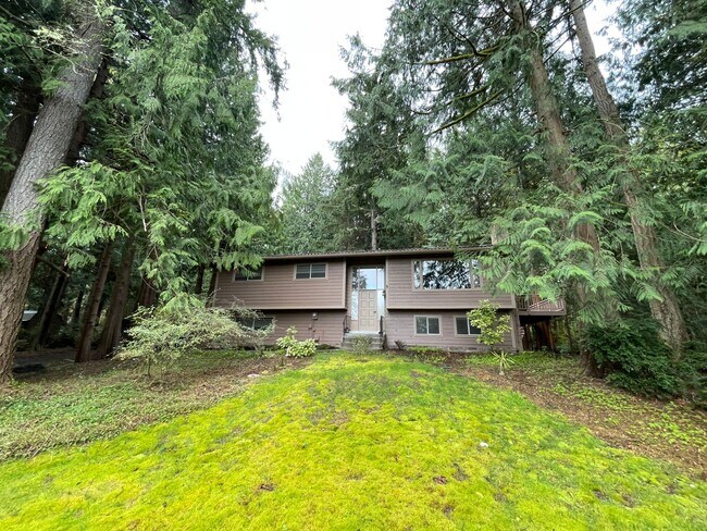 Building Photo - 10800 Lathrop Ln NW