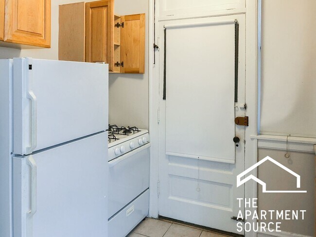 Building Photo - 1608 W Sunnyside Ave