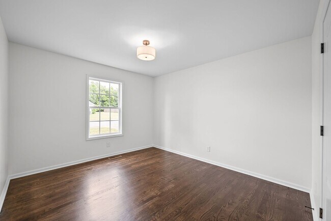 Building Photo - 270 Harold Dr