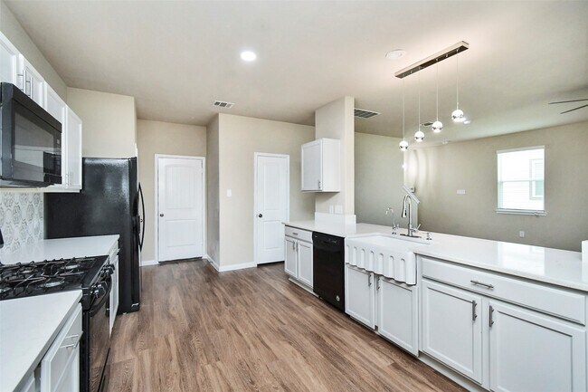 Building Photo - 18638 Lansdowne Stream Path