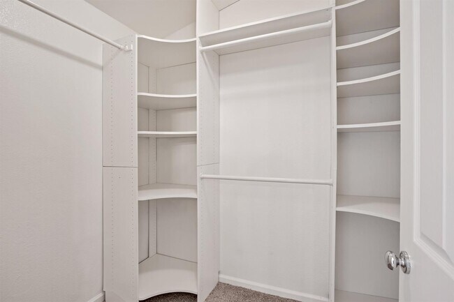 Building Photo - 408 Hansen Cir