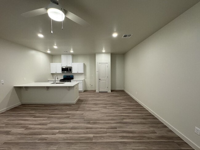 Building Photo - Luxury 3 Bedroom 2 Bathroom Duplex with 2 Car Garage in Bethany, Ok (ALL appliances included)