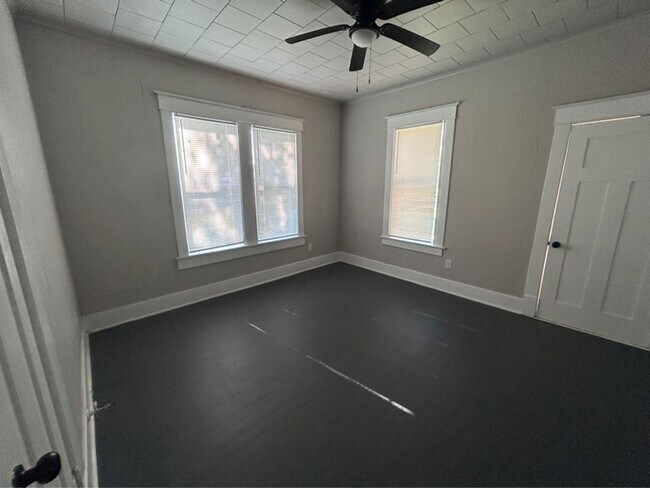 Building Photo - 1710 W 15th St