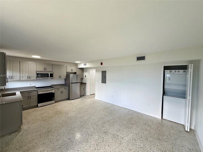 Building Photo - 180 NE 57th St