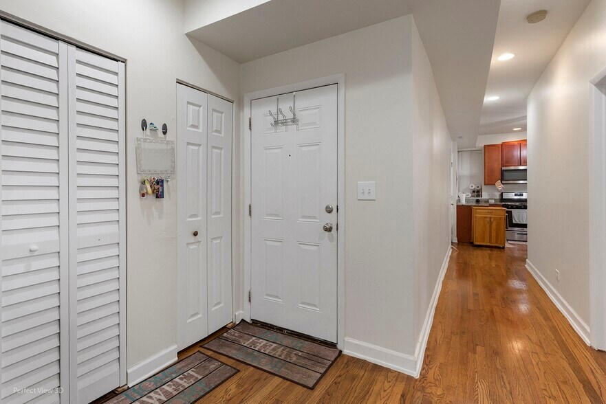 Building Photo - 4853 N Harding Ave