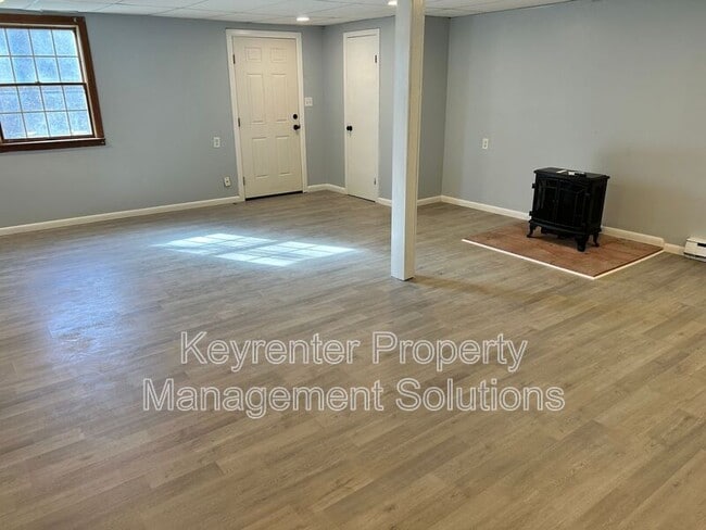 Building Photo - 17 White Oak Dr