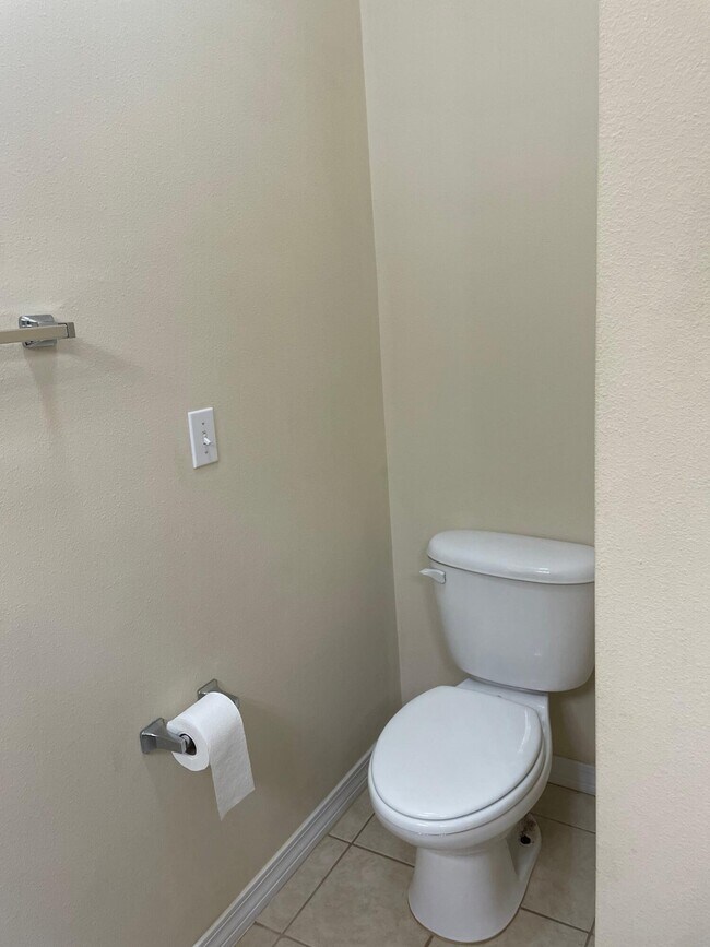 Building Photo - 862 Fairview Dr