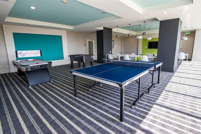 Building Photo - 600 NE 27th St