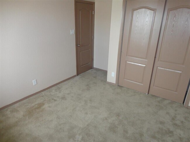 Building Photo - Impeccable Two Story Eastside Home With Re...