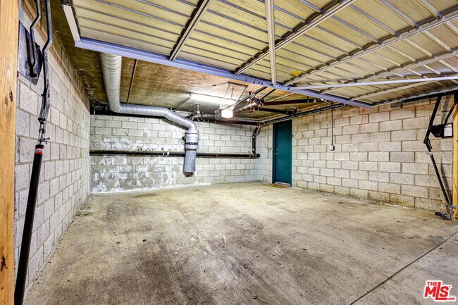 Building Photo - 811 21st St