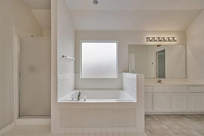 Building Photo - 511 Elm Ridge Dr